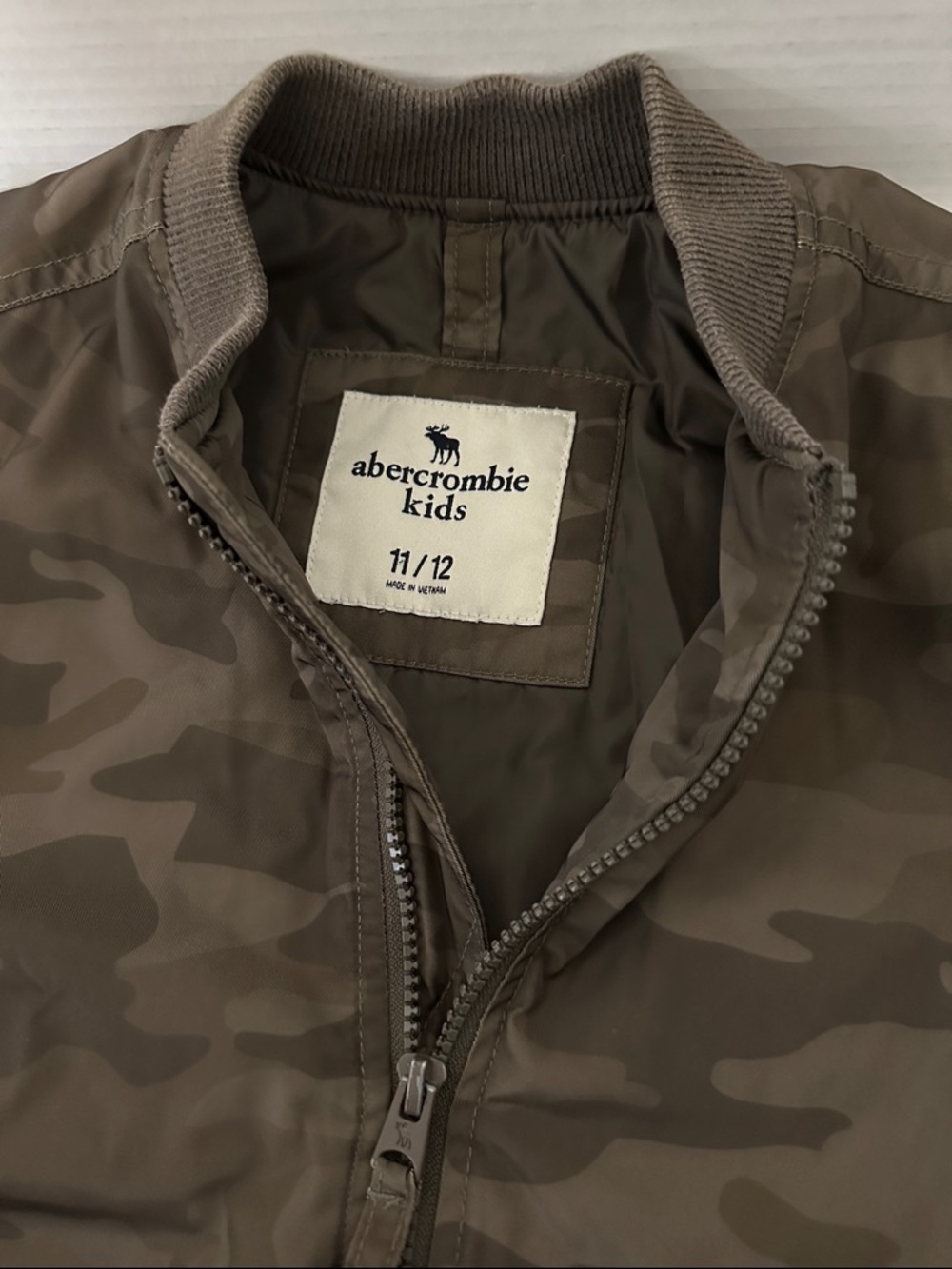 Abercrombie kids Camo Bomber Jacket Size 11/12 Boys
